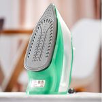Plancha de Ropa Black+Decker Light Easy 1200w Suela Antiadherente Rocio Fino ...